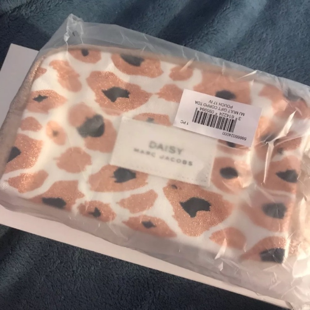 Makeup pouch - Picture 3 of 3